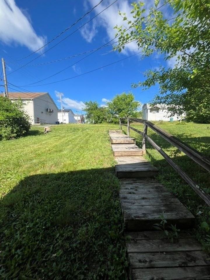 204 N 2nd St - Photo 4 of 9