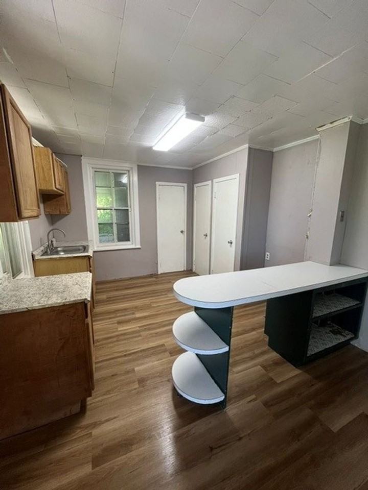 204 N 2nd St - Photo 6 of 9