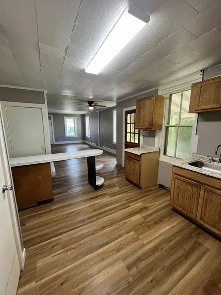 204 N 2nd St - Photo 7 of 9