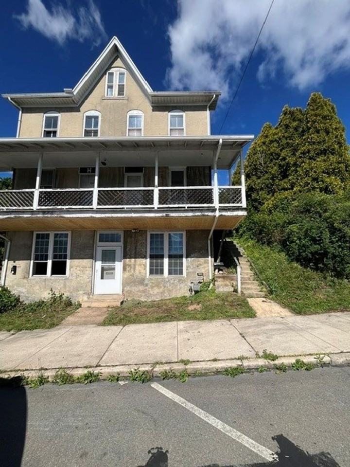 206 N 2nd St - Photo 2 of 16