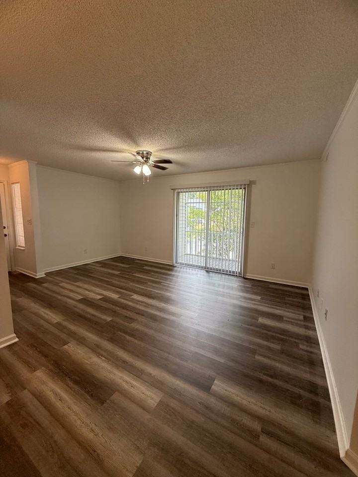 701 Coventry Ln #B5 - Photo 2 of 7