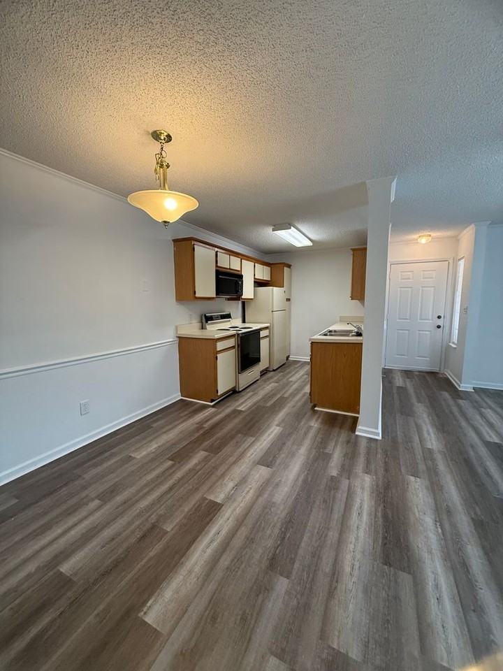 701 Coventry Ln #B5 - Photo 3 of 7