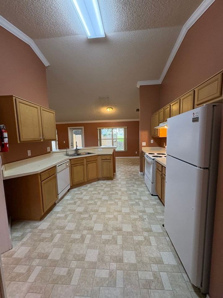 104 Herring Ln - Photo 6 of 18