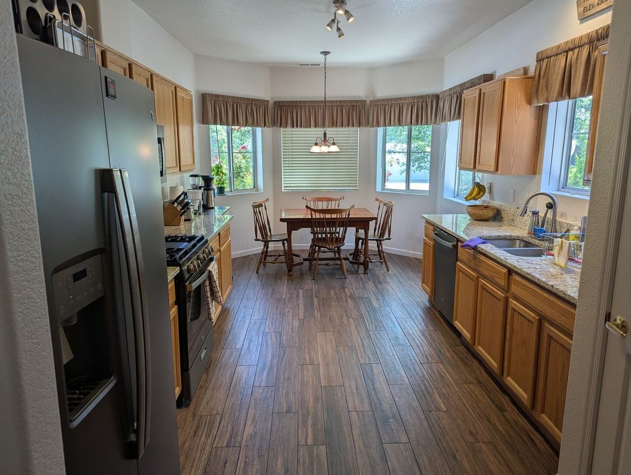 2088 S Thompson Loop - Photo 2 of 16