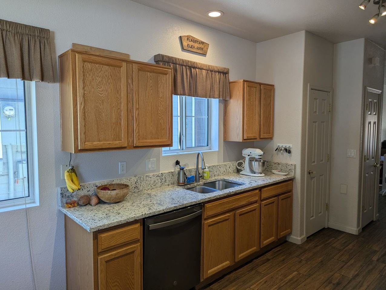 2088 S Thompson Loop - Photo 3 of 16