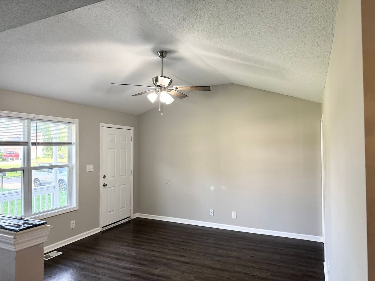 1804 Harbor Dr - Photo 2 of 19