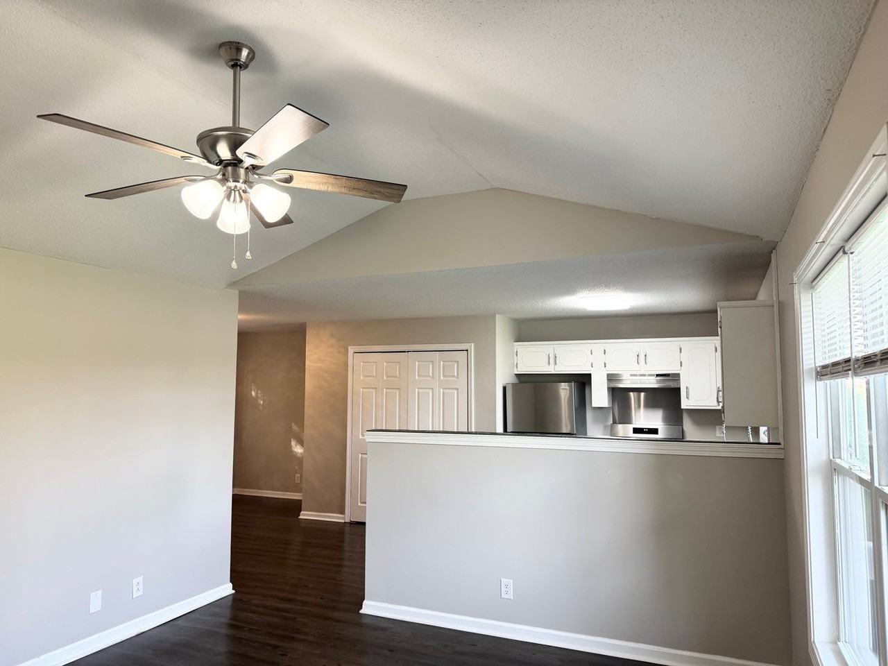 1804 Harbor Dr - Photo 3 of 19
