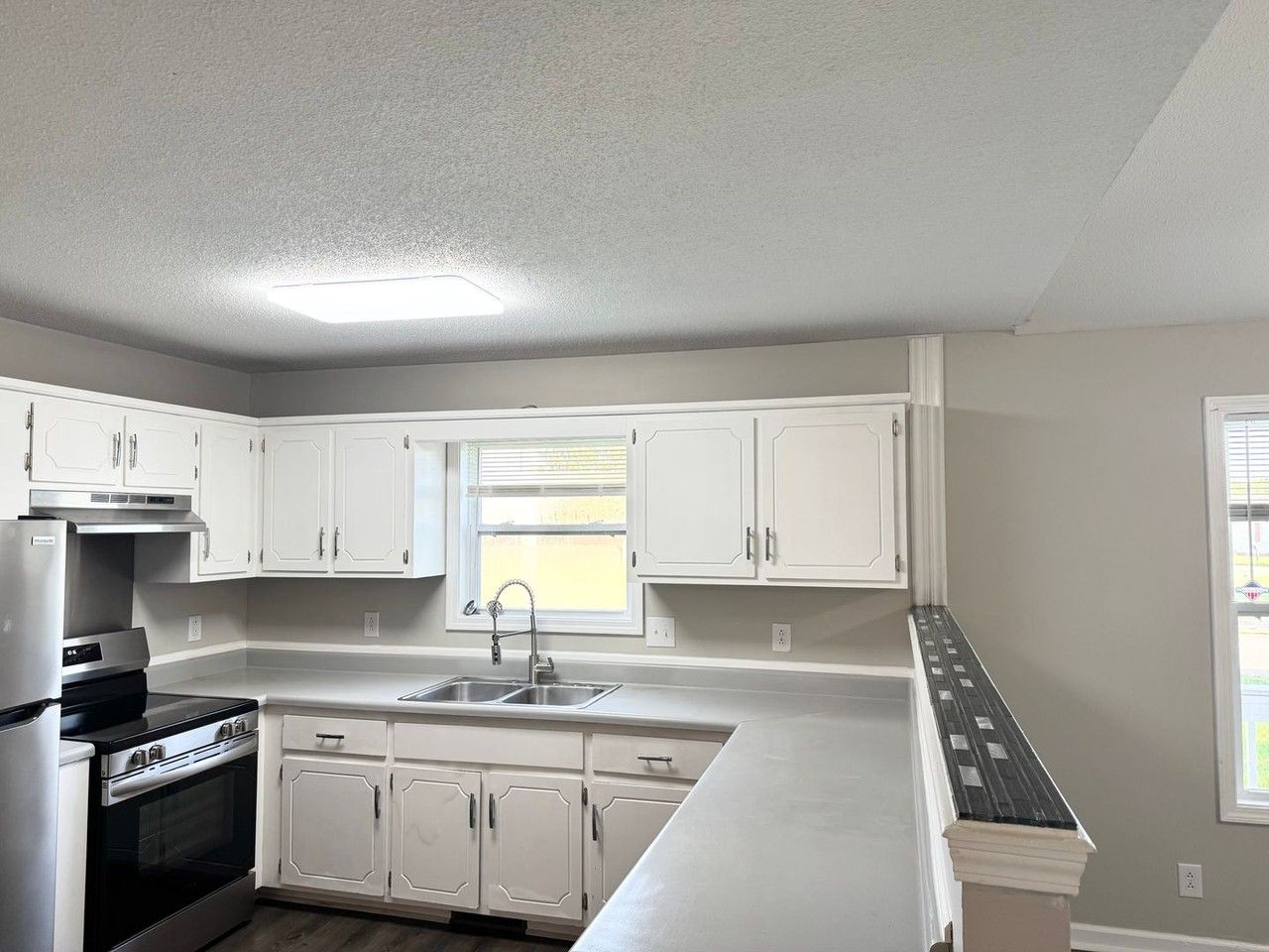 1804 Harbor Dr - Photo 4 of 19