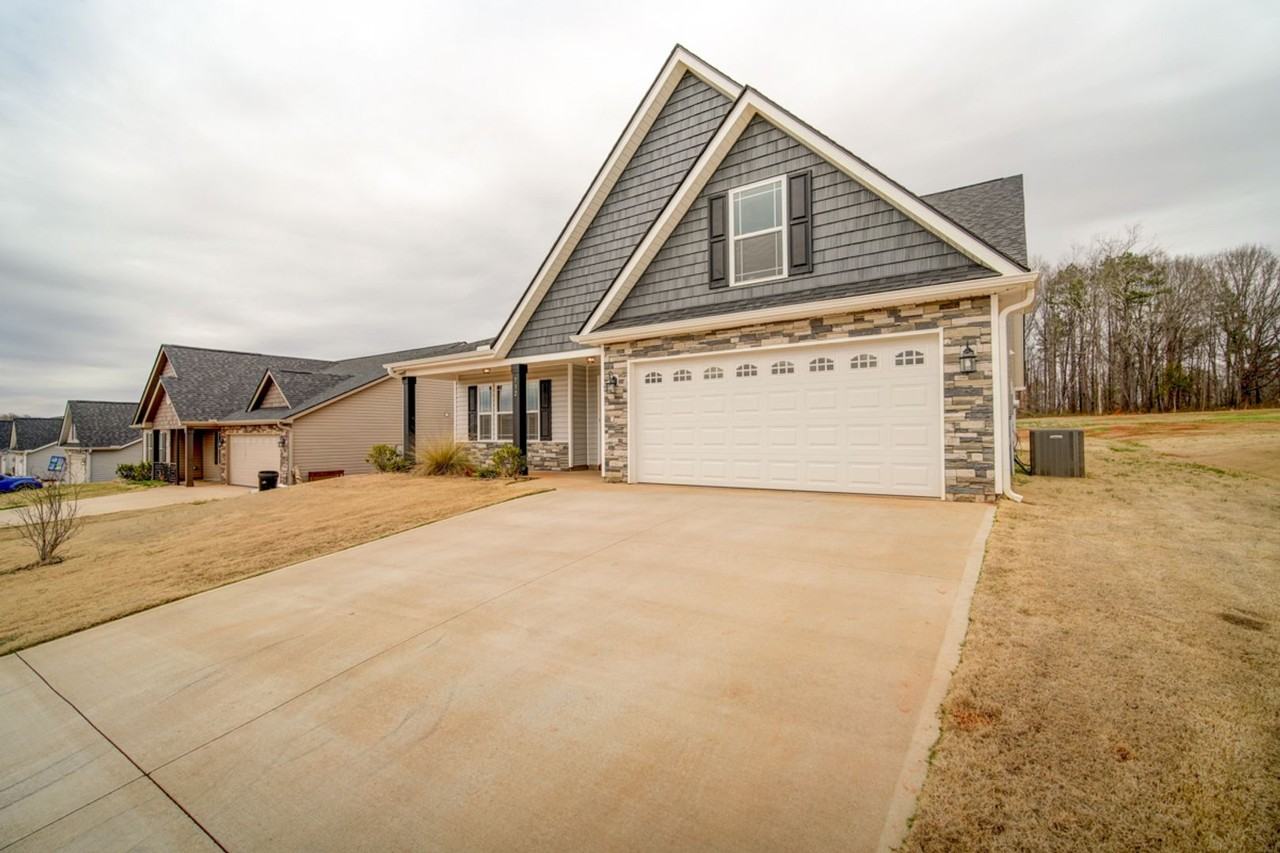 732 Shelburne Ln - Photo 3 of 50