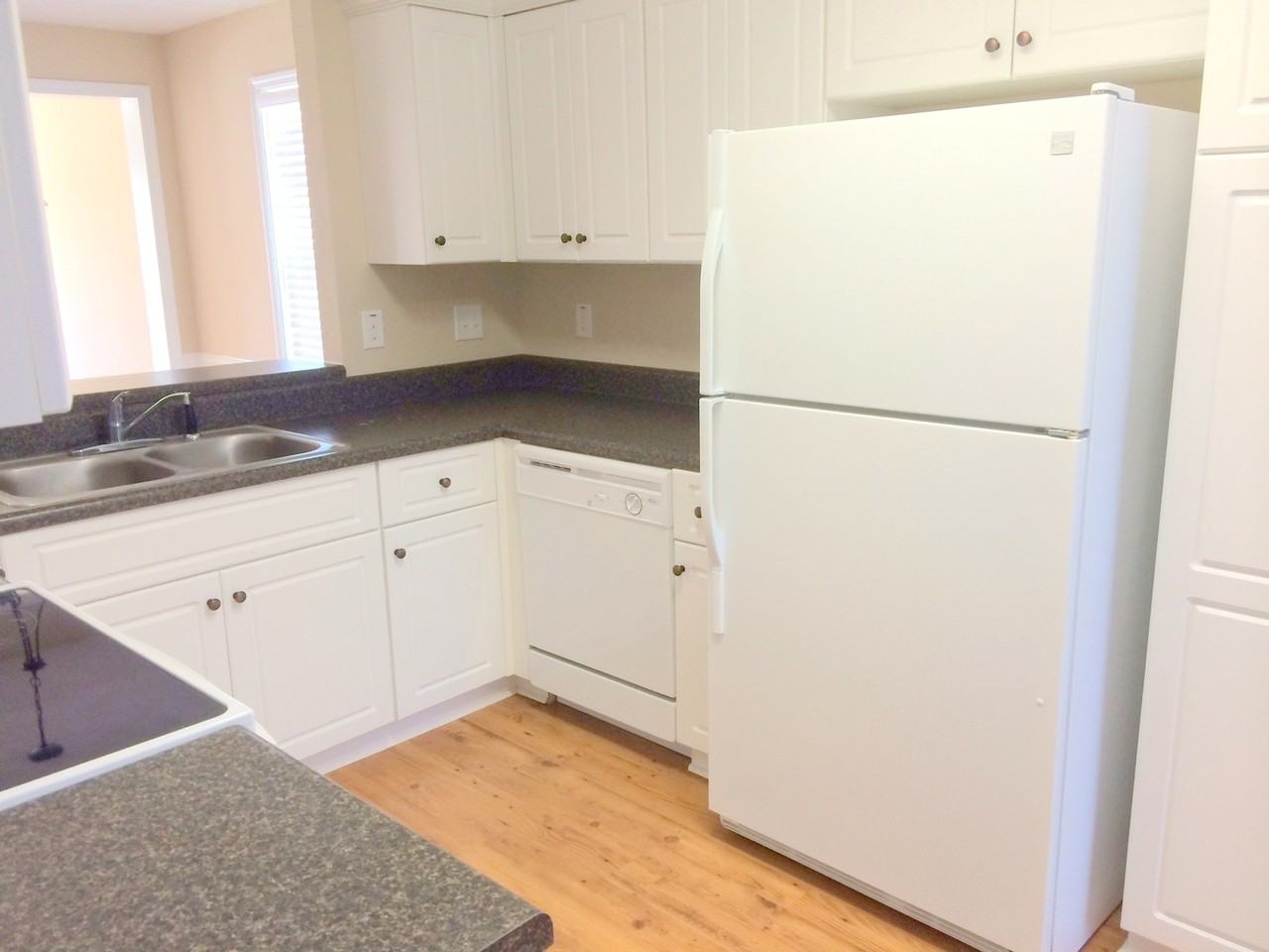 221 Sunview Dr - Photo 4 of 6