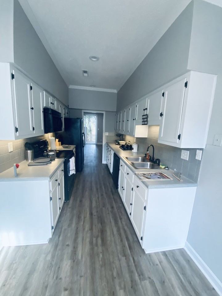 205 Forest View Ct - Photo 2 of 29