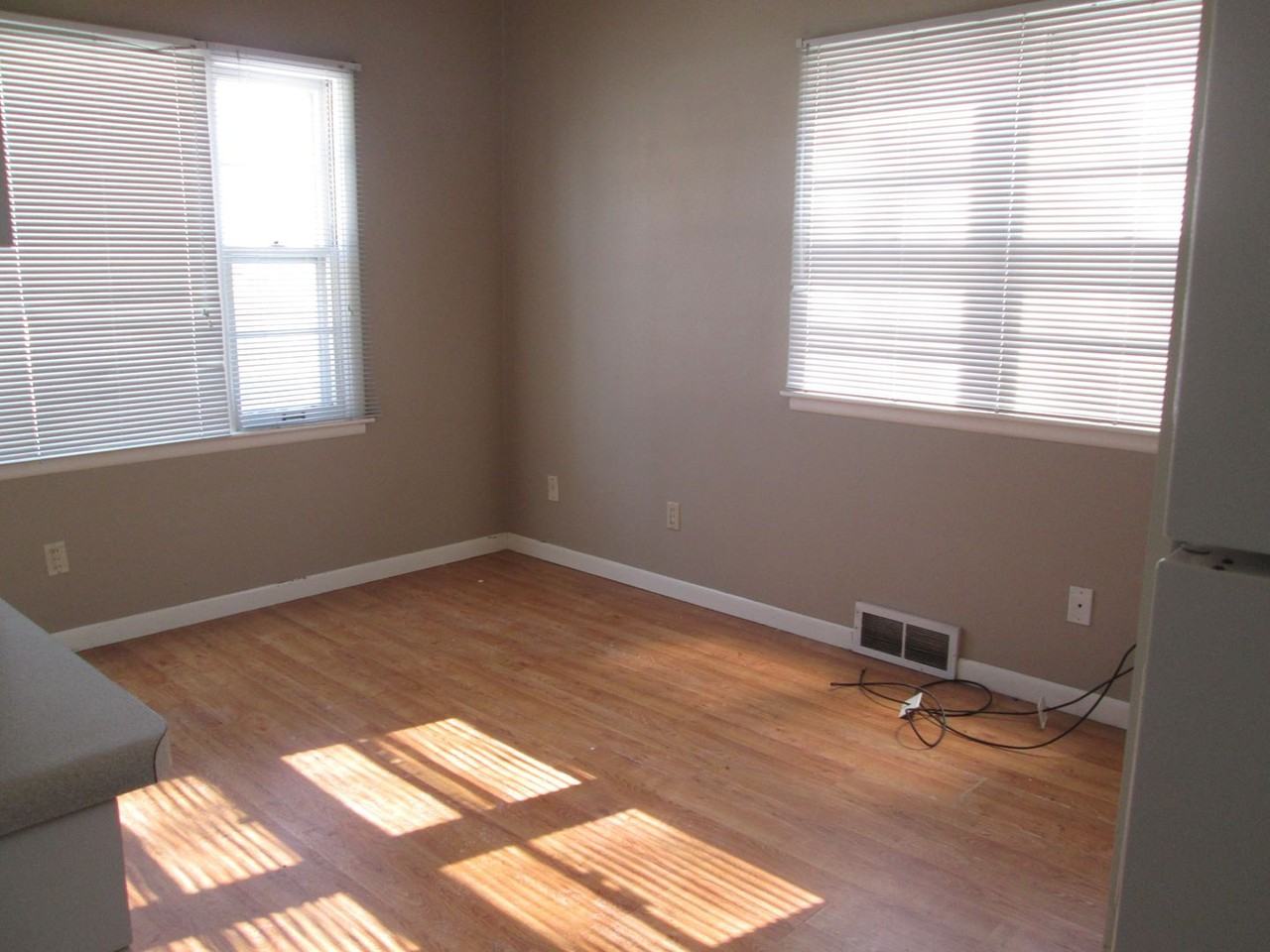 903 S Dodge St - Photo 4 of 14