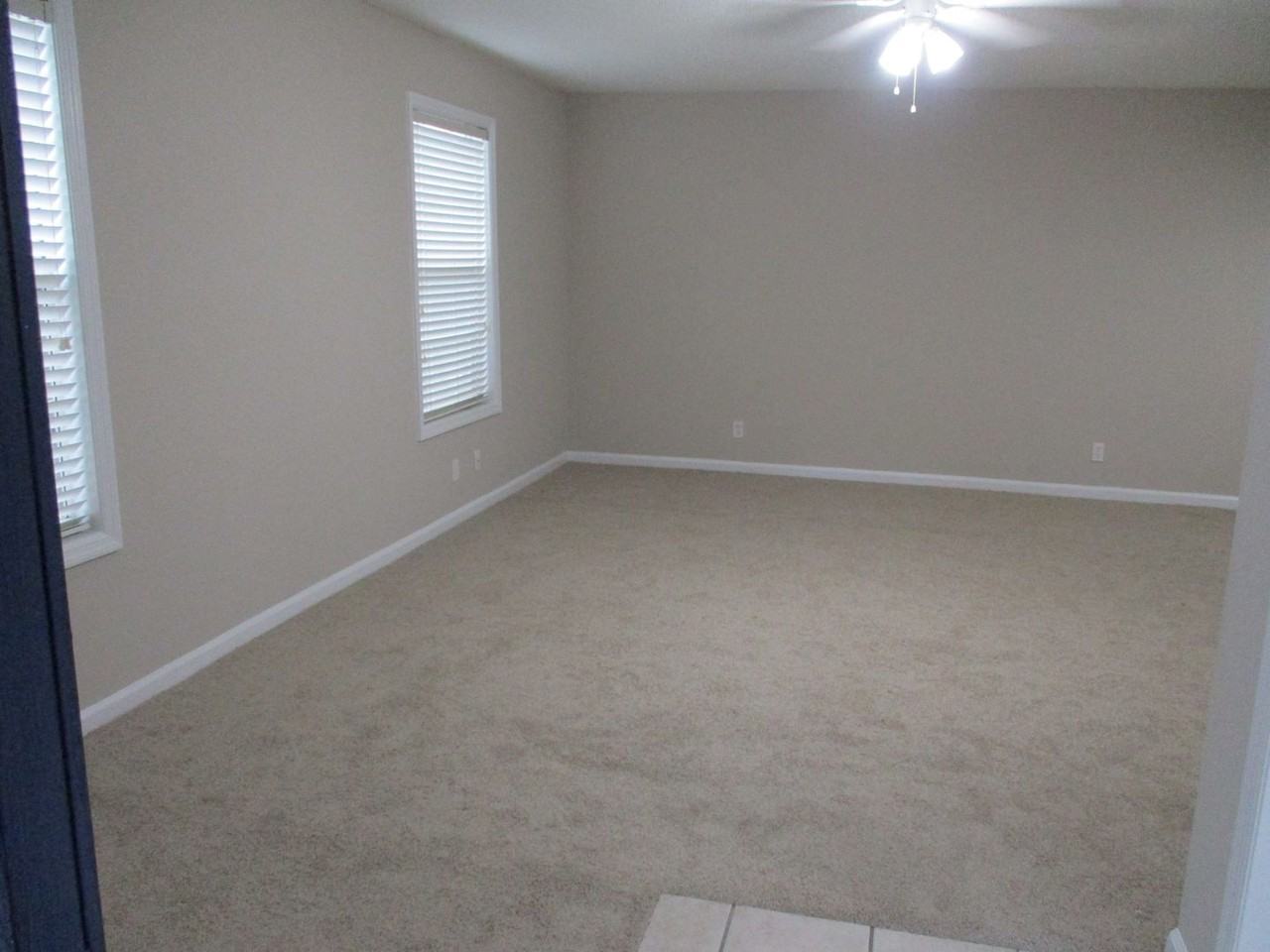 803 W Island Square Dr - Photo 4 of 16