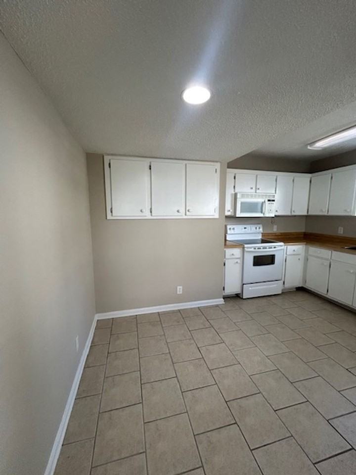 803 W Island Square Dr - Photo 5 of 16