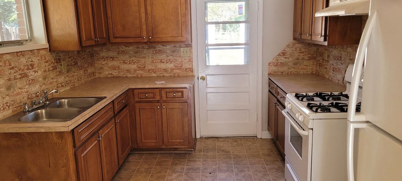 2733 Rice St - Photo 5 of 14
