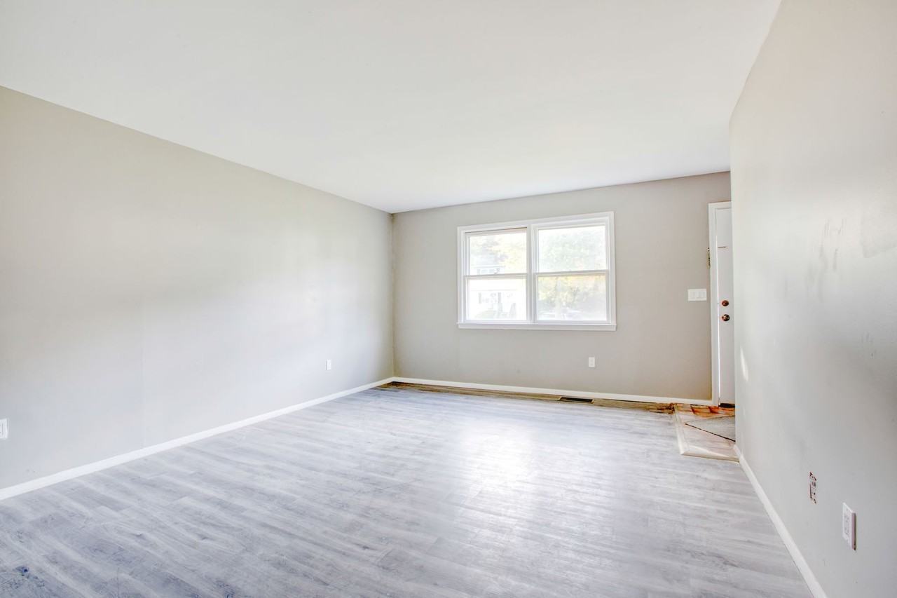 72 Caesar Dr #3 - Photo 4 of 25