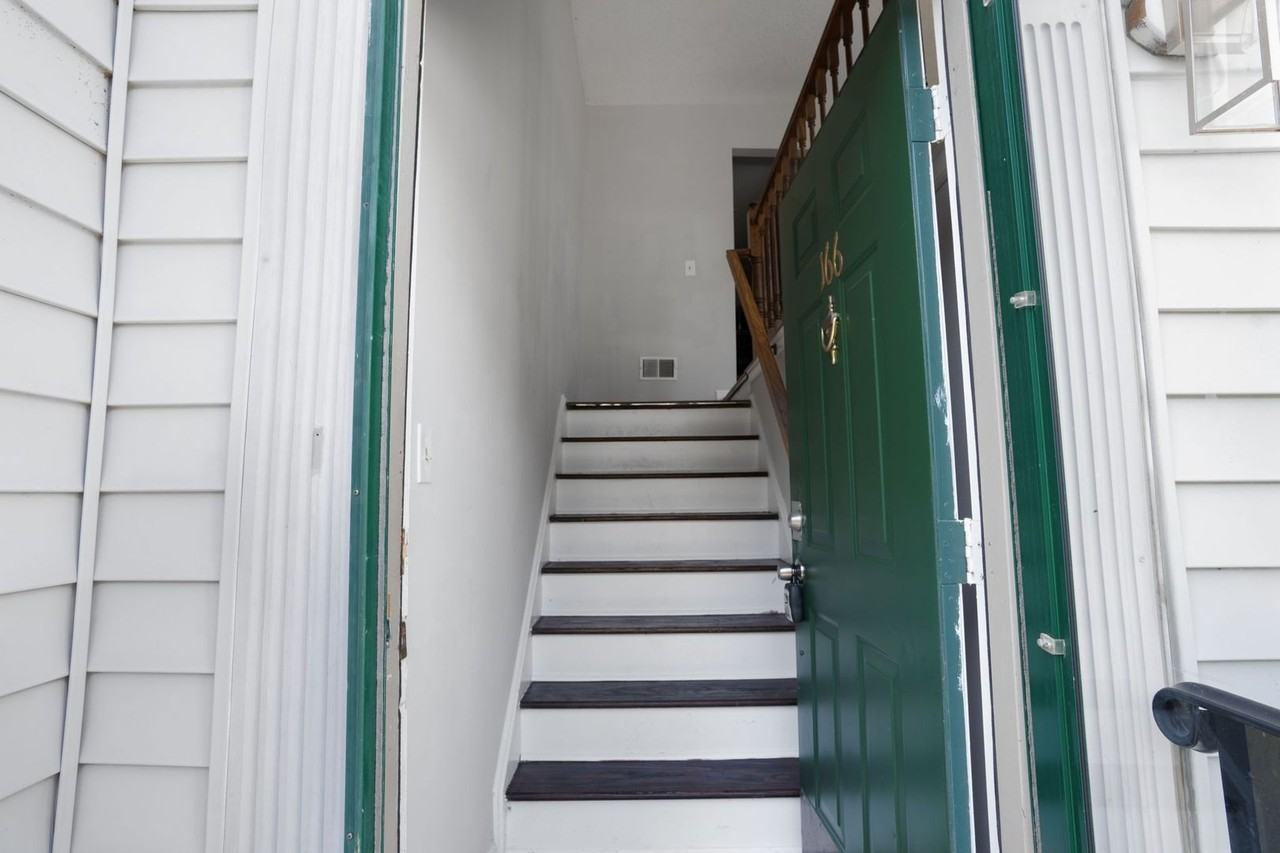 166 Sapphire Ln - Photo 4 of 33
