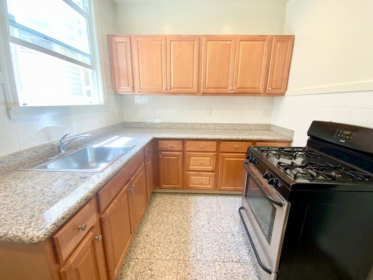 2760 Sutter St - Photo 5 of 25