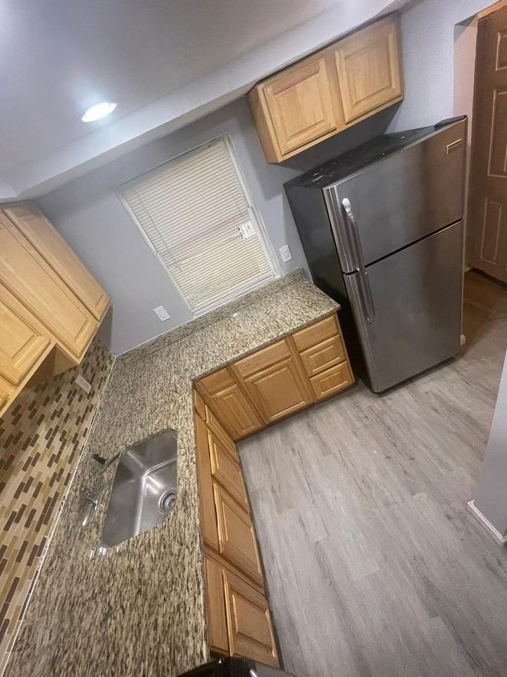 2651 Frederick Ave - Photo 6 of 12