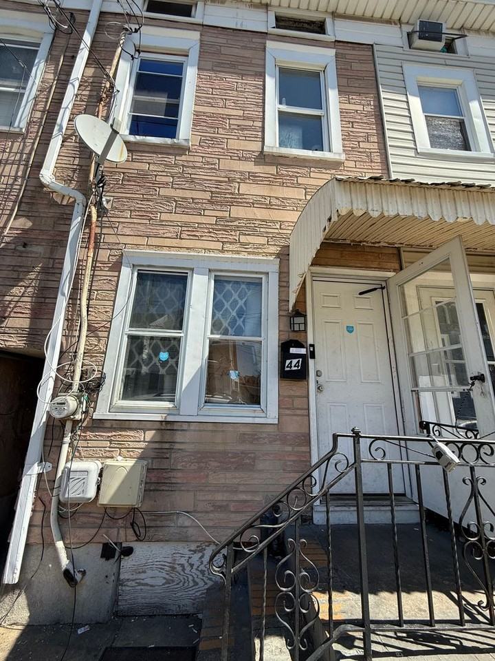 44 Randall Ave