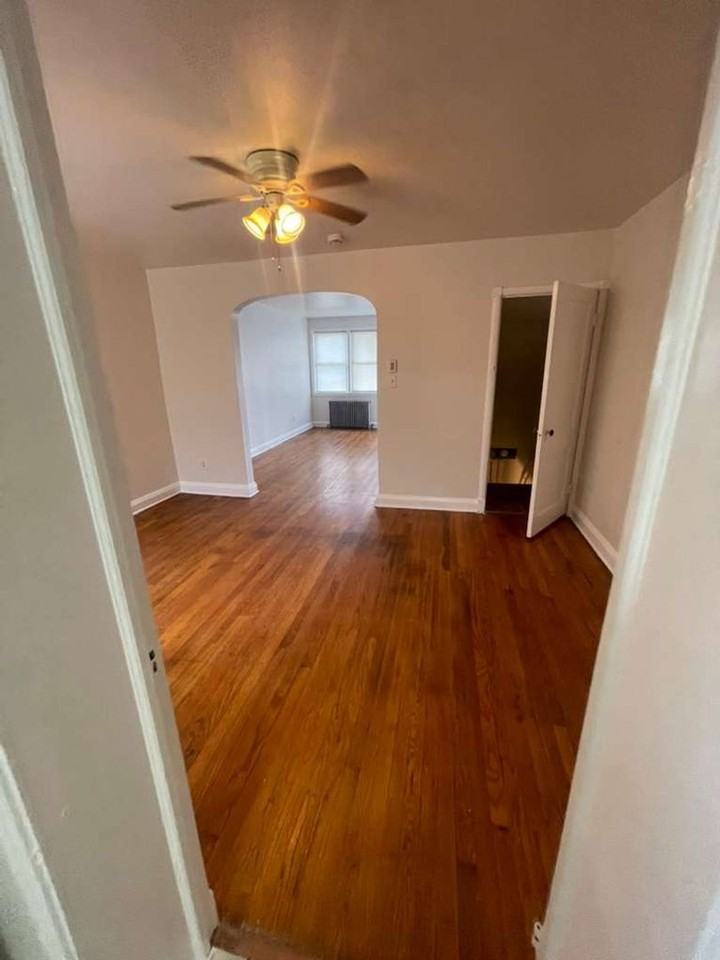 1502 N Kenwood Ave - Photo 4 of 17