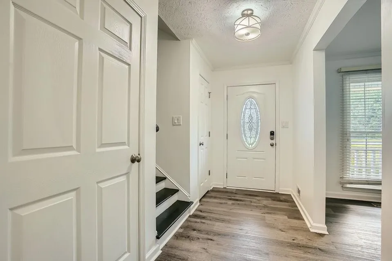 130 Grandchester Way - Photo 3 of 17