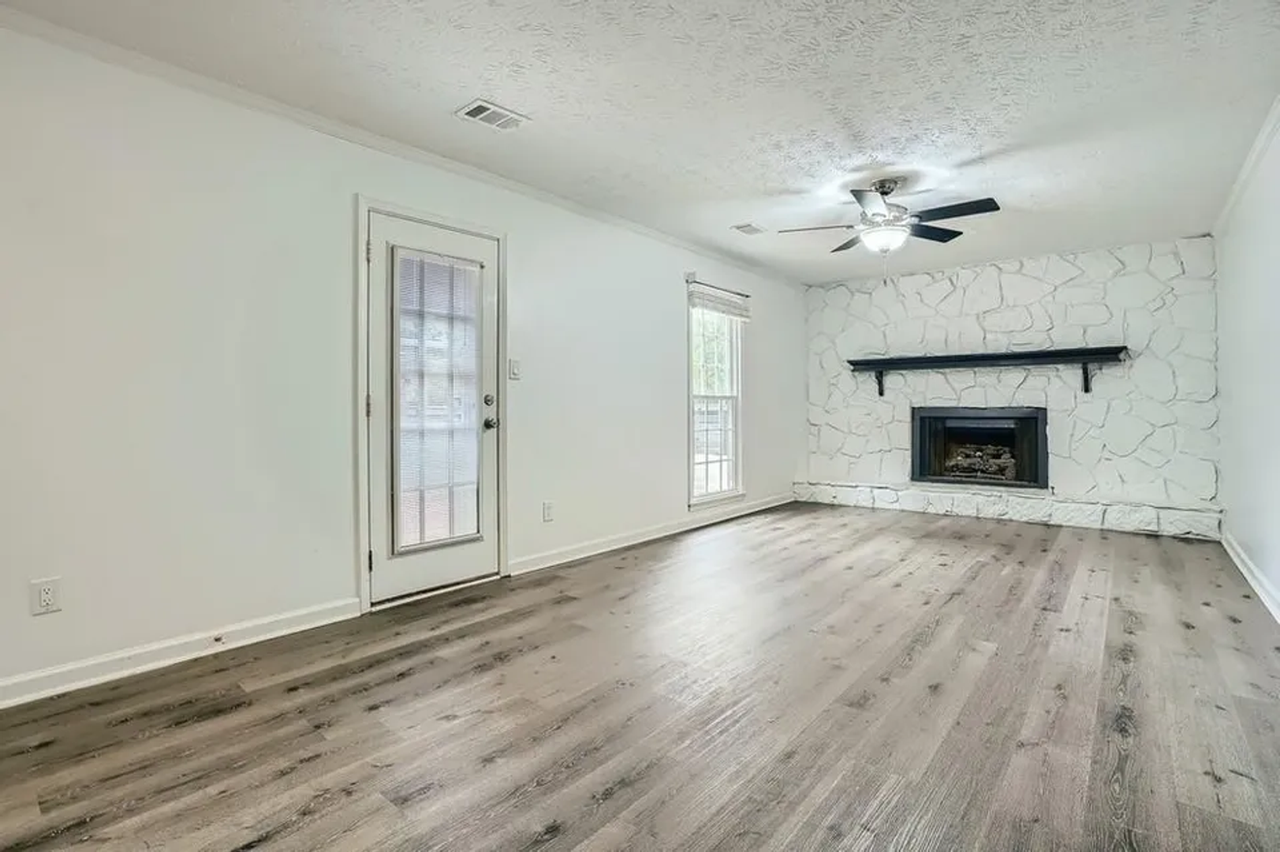 130 Grandchester Way - Photo 4 of 17