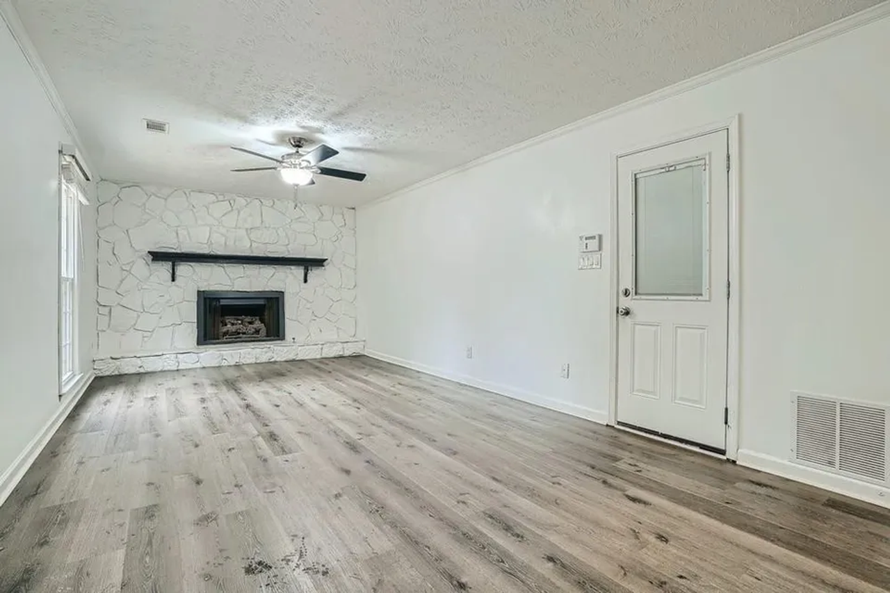 130 Grandchester Way - Photo 5 of 17