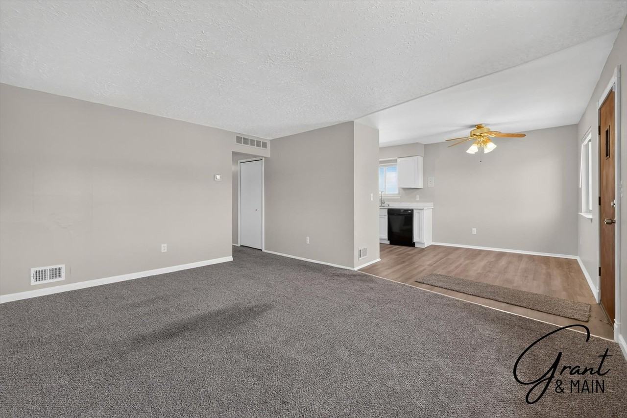 19040 E 13 Mile Rd - Photo 4 of 21