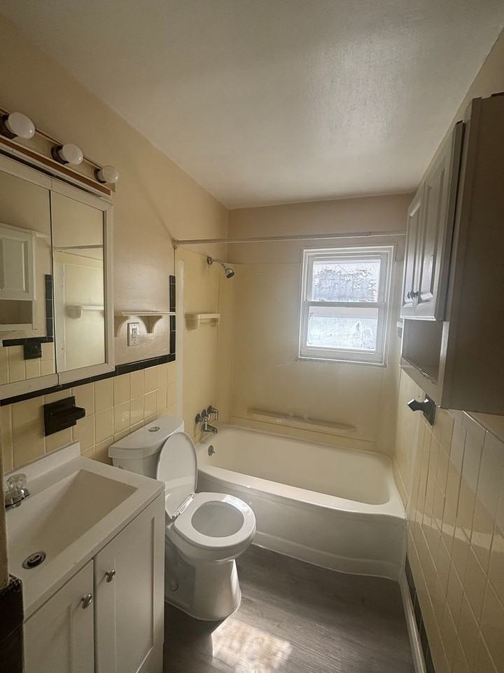 15409 Benhoff Dr - Photo 3 of 11
