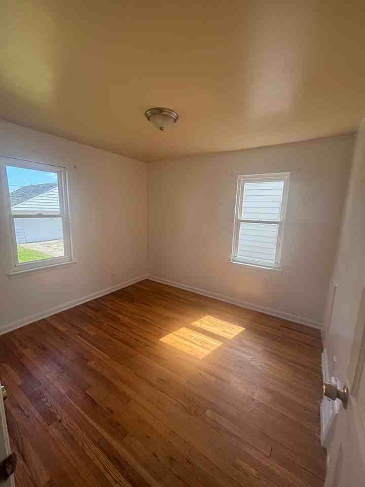 15409 Benhoff Dr - Photo 4 of 11