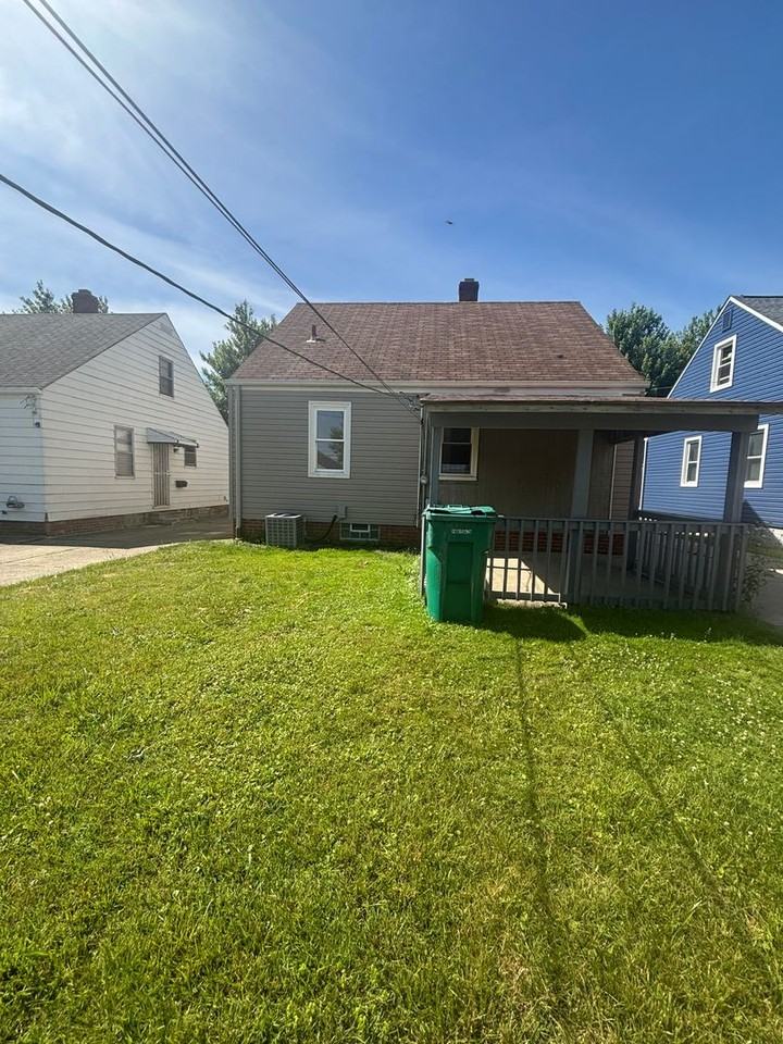 15409 Benhoff Dr - Photo 6 of 11