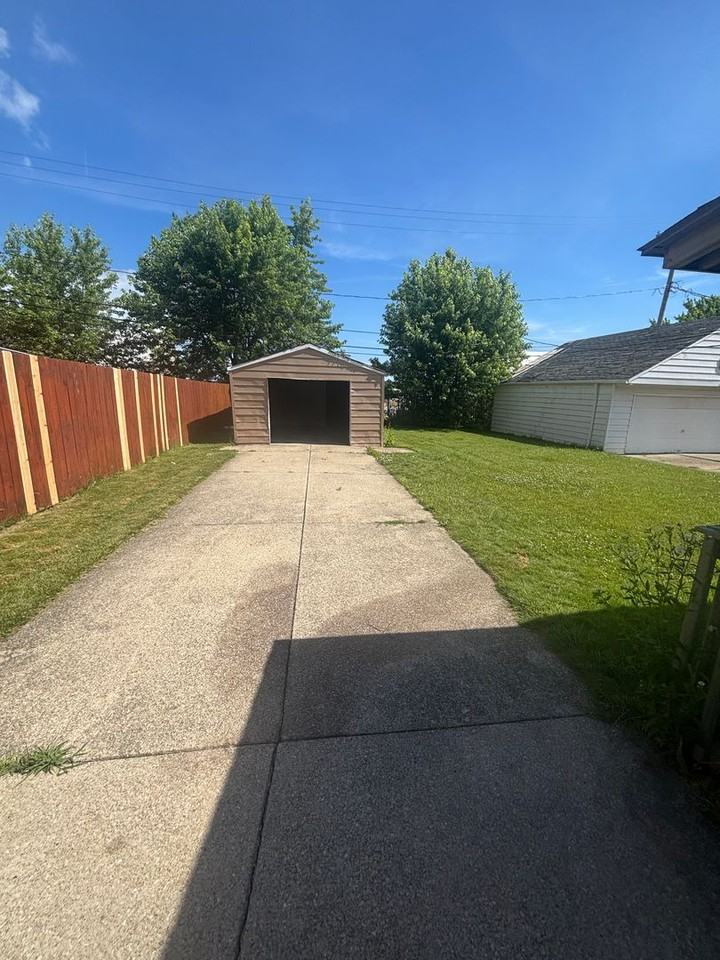 15409 Benhoff Dr - Photo 7 of 11