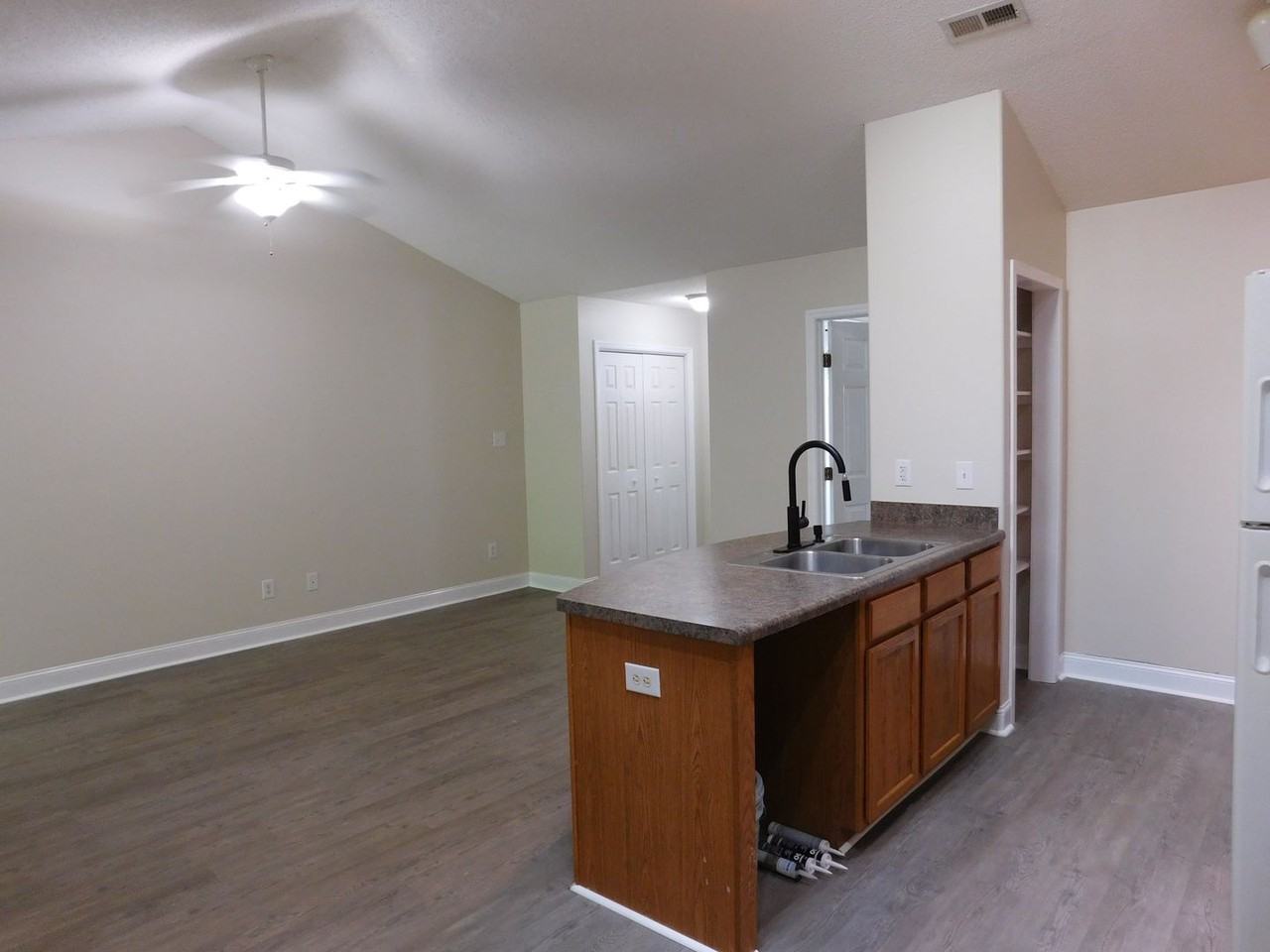 223 Church Hill Ct - Photo 6 of 19