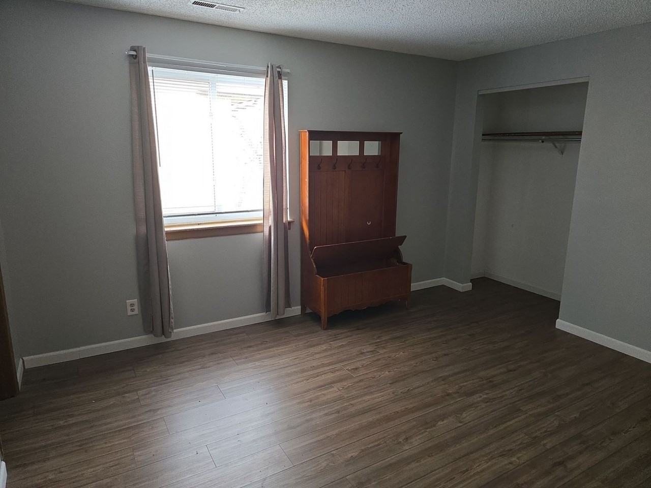 812 Gordon Smith Blvd - Photo 2 of 6