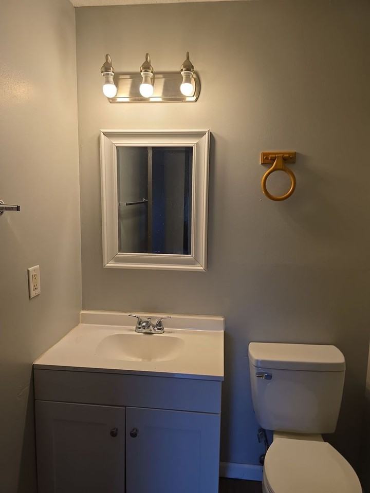 812 Gordon Smith Blvd - Photo 3 of 6