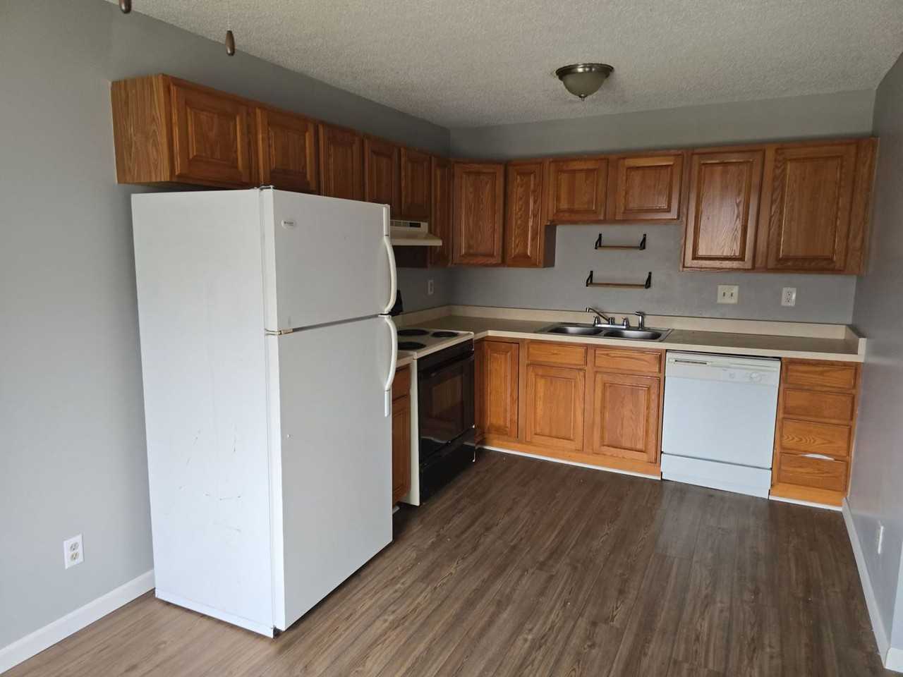 812 Gordon Smith Blvd - Photo 5 of 6