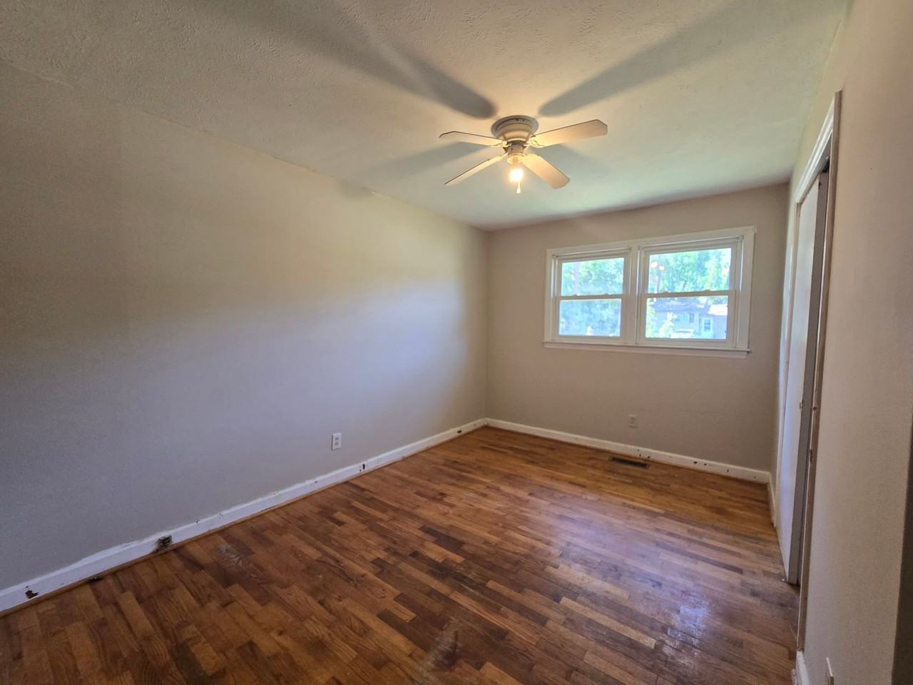 5206 Shagbark Rd - Photo 5 of 13