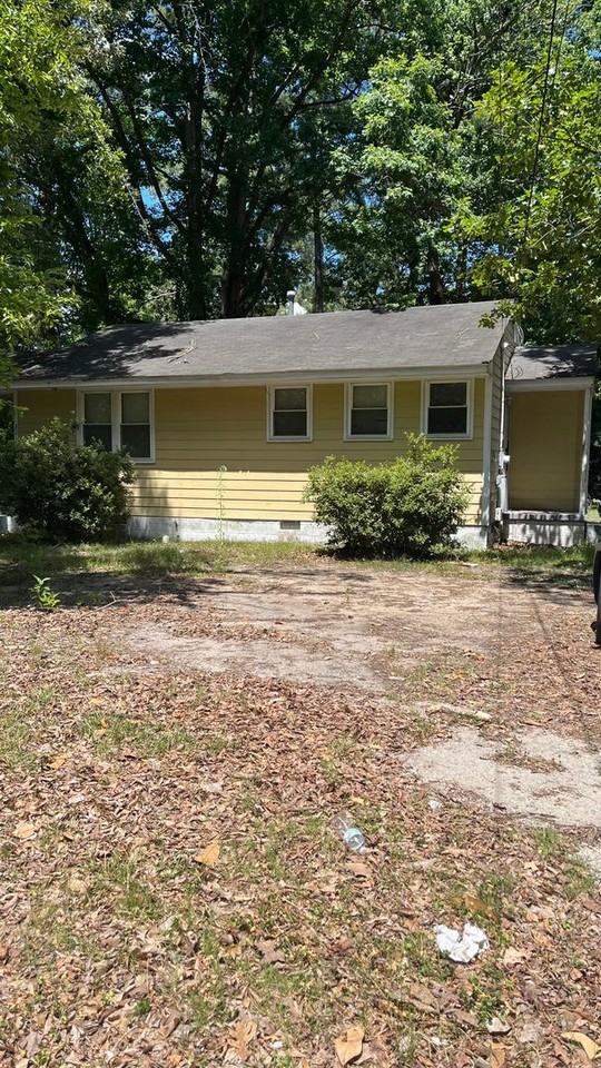 2215 Briarfield Rd - Photo 2 of 6