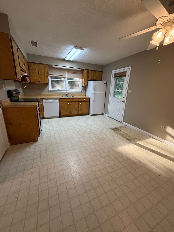 660 Museum Rd #1 - Photo 2 of 12