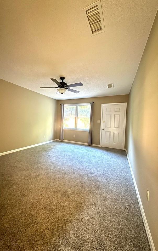 660 Museum Rd #1 - Photo 4 of 12
