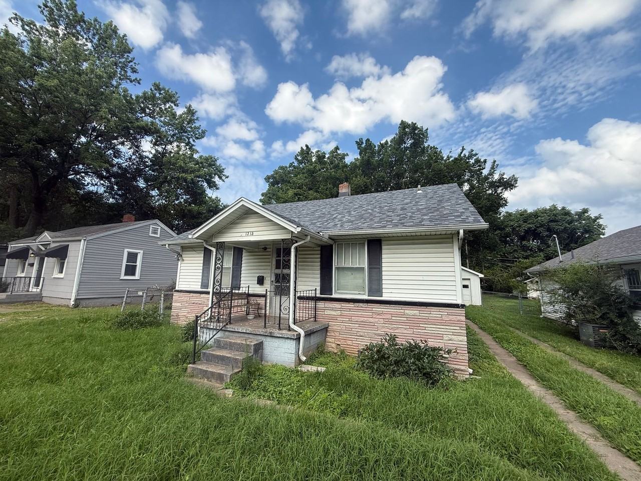 1315 N Fremont Ave - Photo 2 of 10