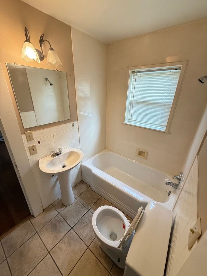 1315 N Fremont Ave - Photo 5 of 10