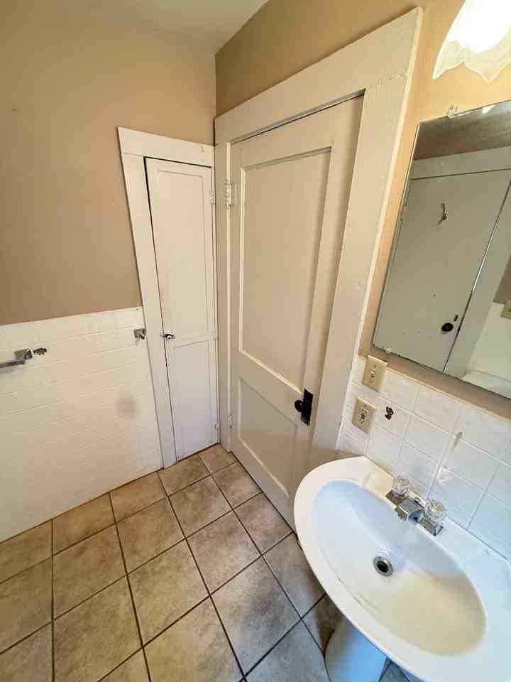 1315 N Fremont Ave - Photo 6 of 10