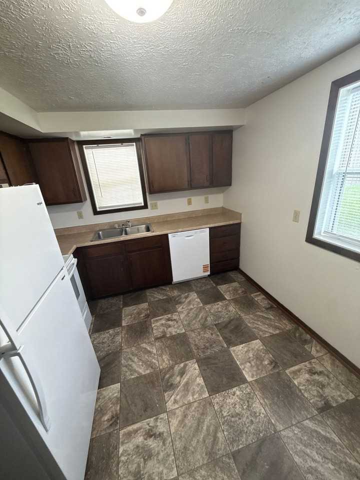 4028 N St - Photo 3 of 7