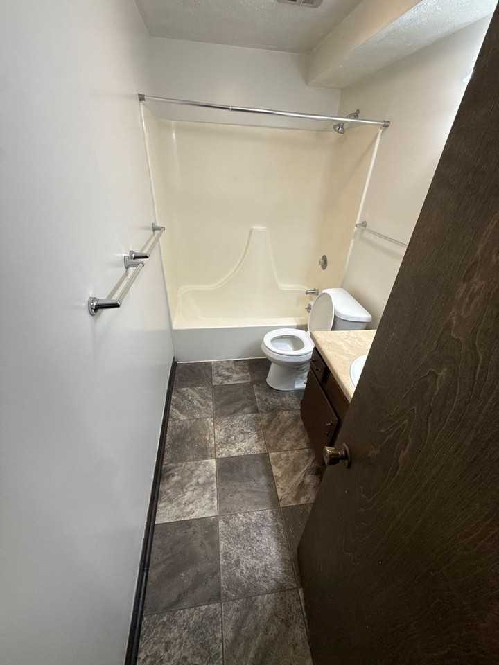 4028 N St - Photo 7 of 7