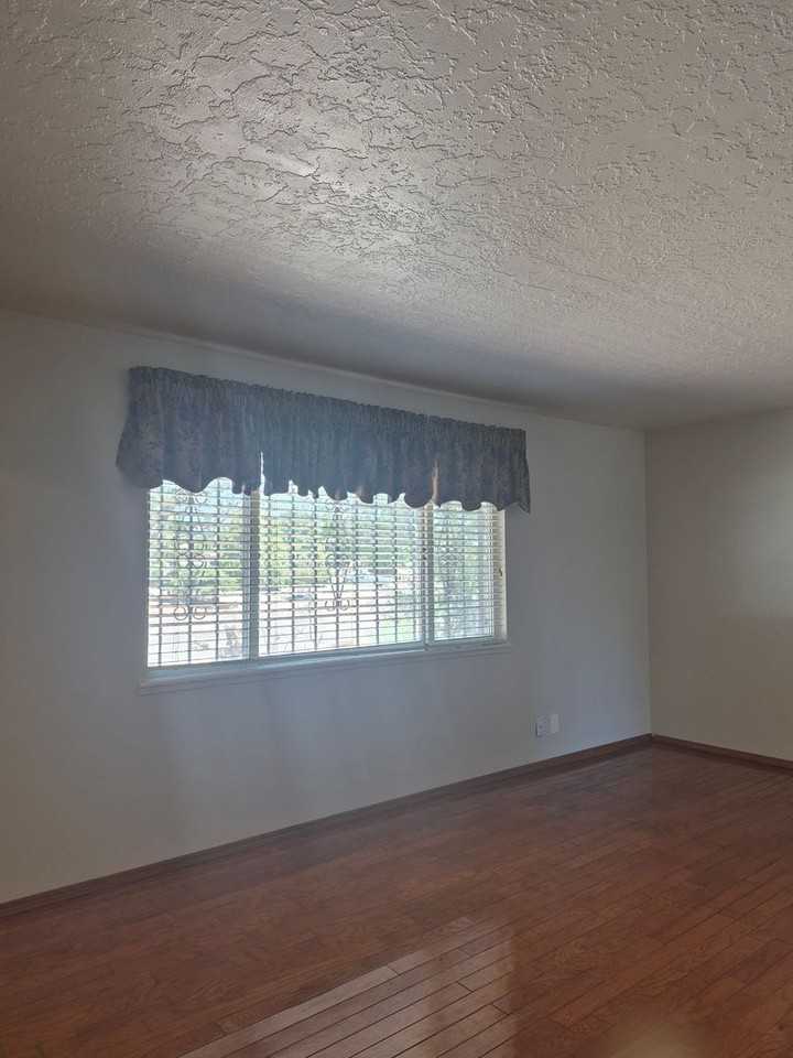 5832 Avenida La Barranca Nw - Photo 3 of 25