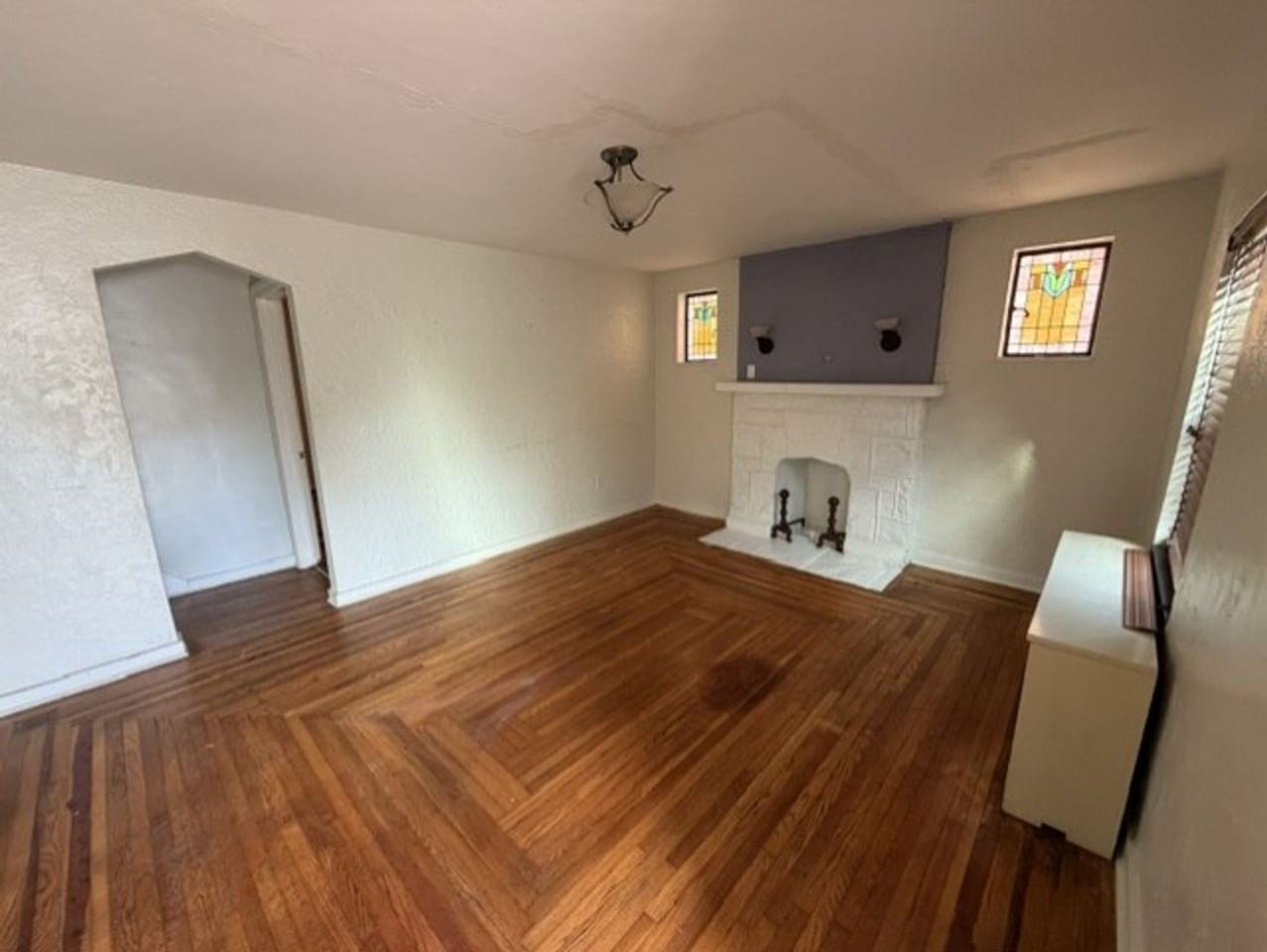 222 Wainwright Ave - Photo 4 of 38