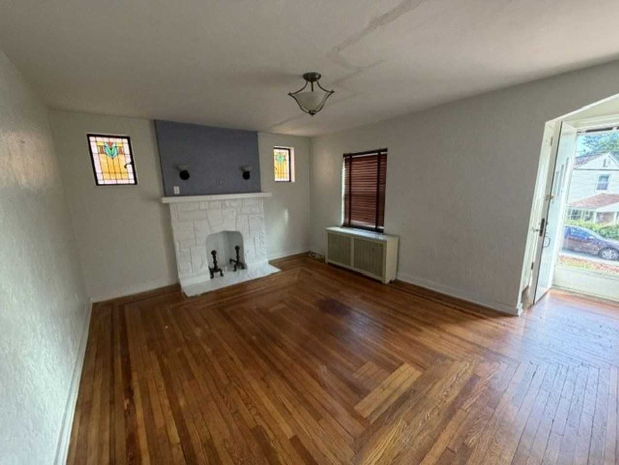 222 Wainwright Ave - Photo 5 of 38