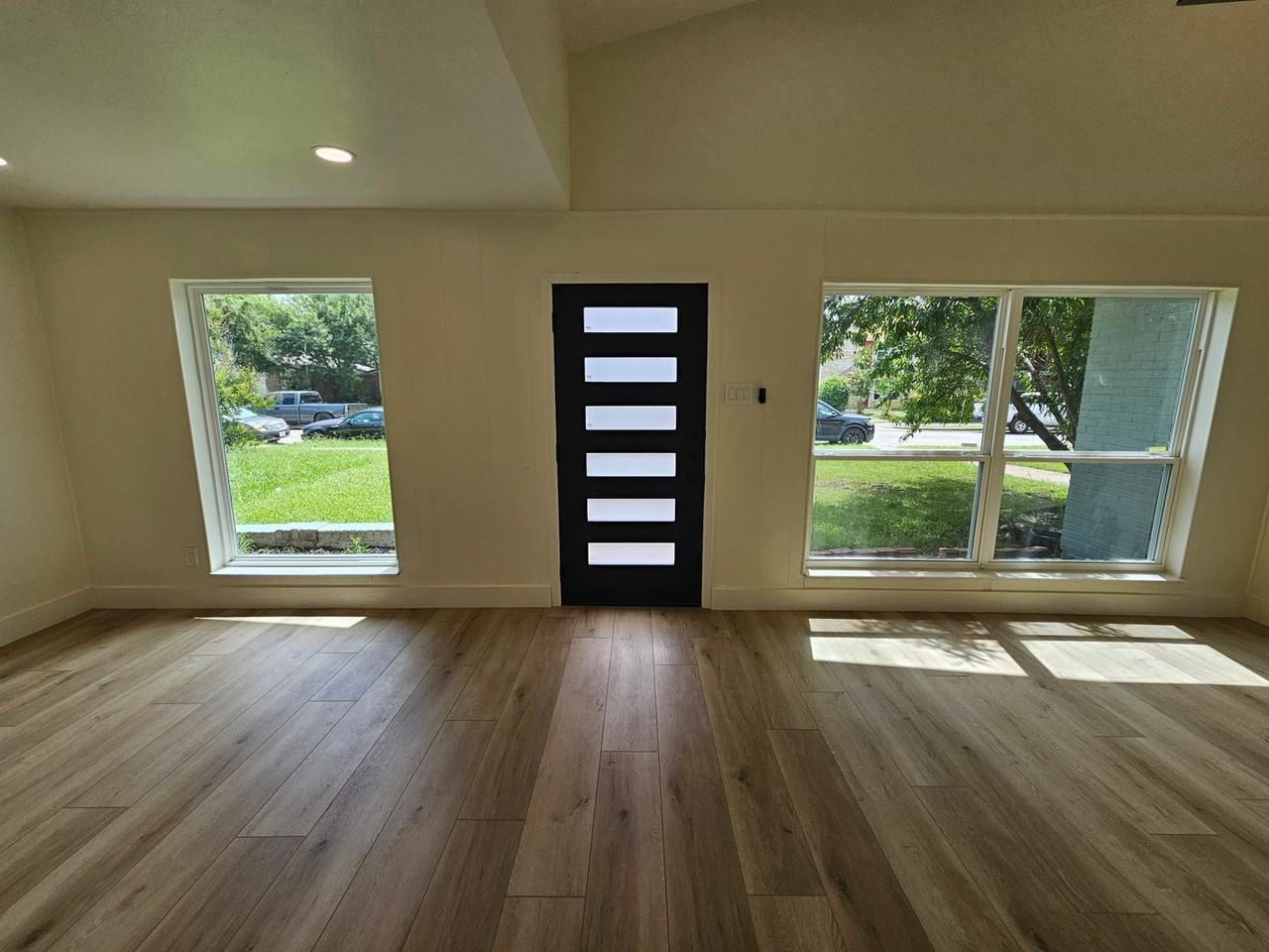 1725 R Ave - Photo 2 of 21